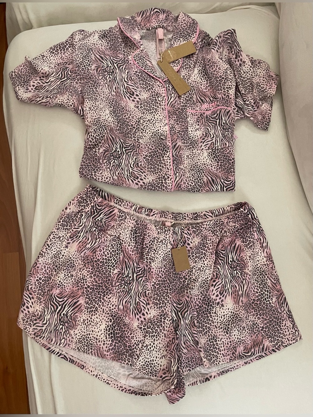 Skims Sleep Short Sleeve Button Up Top & Shorts Pink Animal Print Pajama Set S - Picture 3 of 7